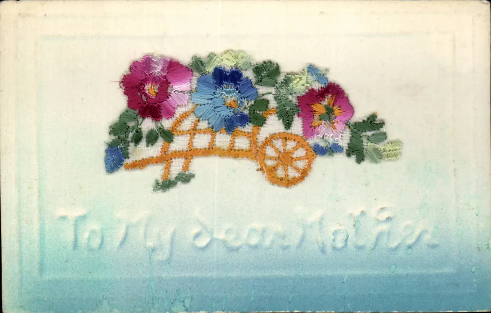 Blumen in einem gestickten Wagen — Grußkarte — 'To My dear Mother' — kein Verlag oder Nummer sichtbar - Vorderseite