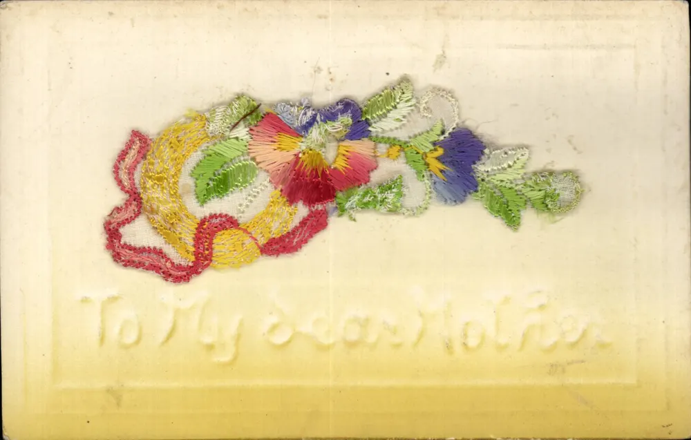 Antike Ansichtskarte — gesticktes Blumenbouquet — Widmung an die Mutter - Vorderseite
