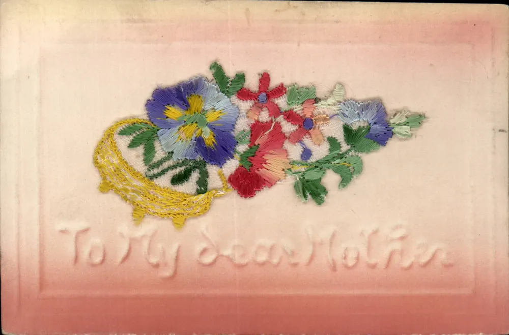 Gestickter Blumenstrauß — Karte zum Gruß — 'An meine liebe Mutter' — kein Verleger oder Nummer sichtbar - Vorderseite