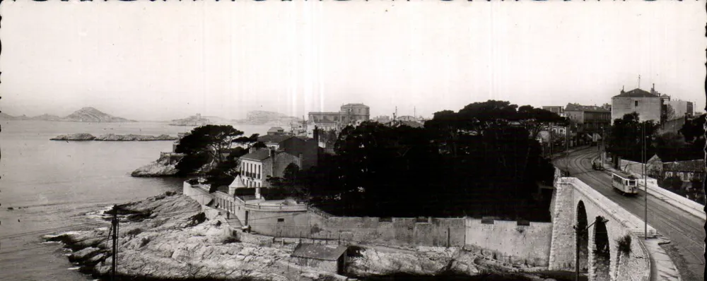 Passeio da Corniche. O Pequeno Nice — Marseille — A. Tardy Photo - Editor - Frente