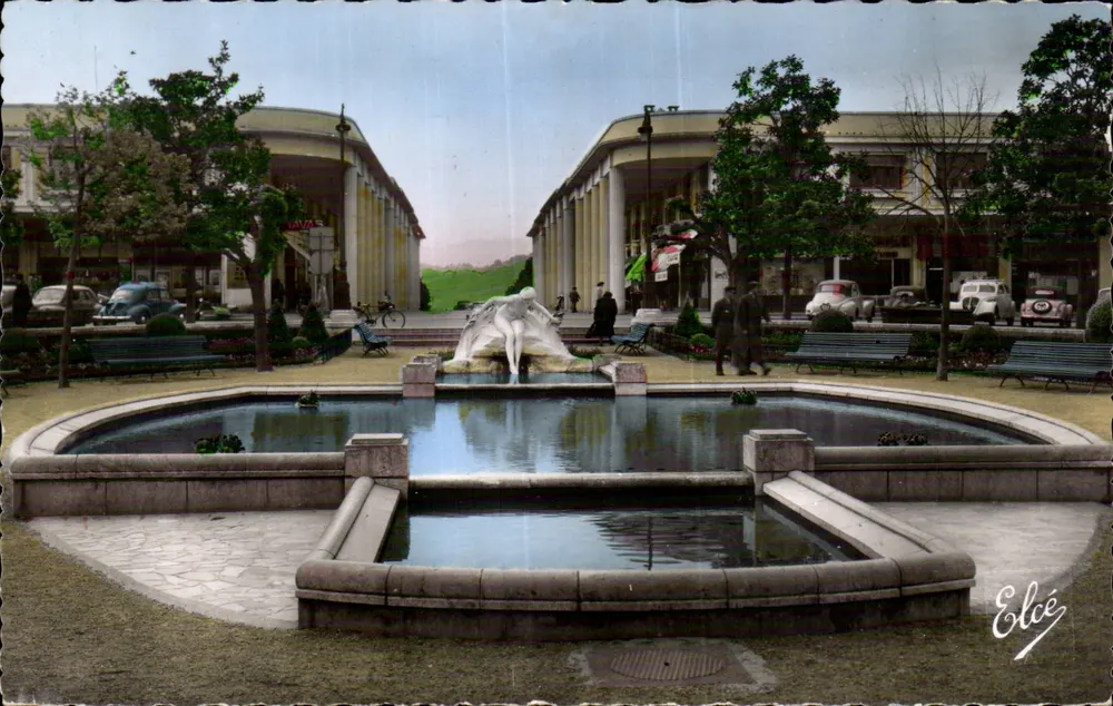 Praça Clémenceau — A Fonte e o Palácio dos Pirineus — L. Chatagnéau - Frente