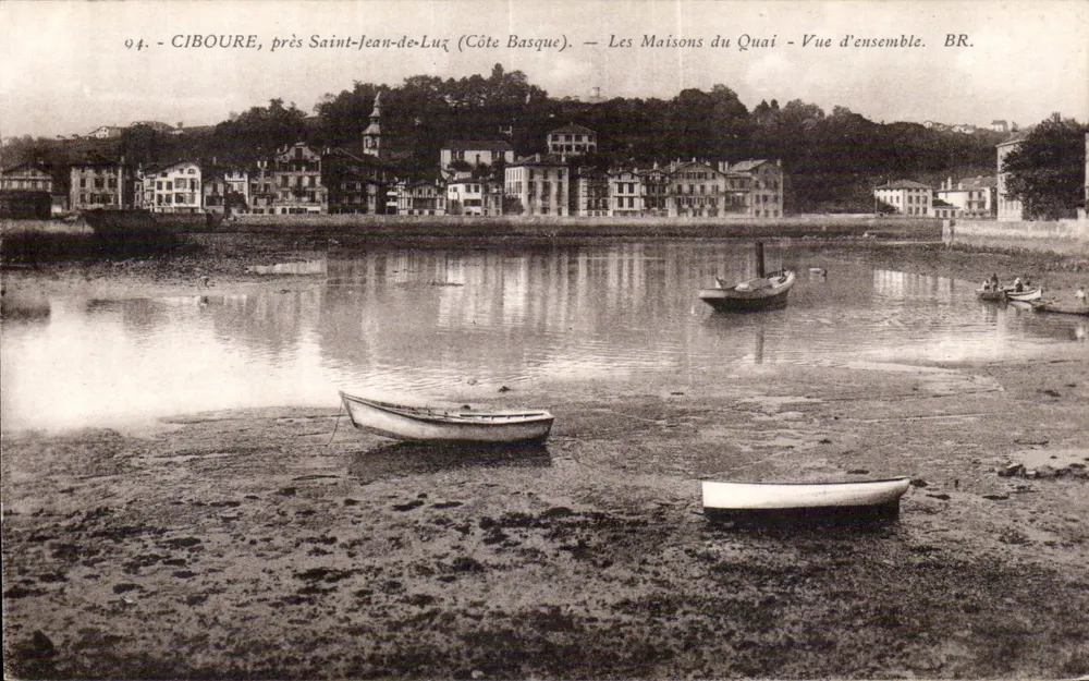 Ciboure, nahe Saint-Jean-de-Luz (Côte Basque) — Die Häuser am Kai — Überblick. BR. - Vorderseite