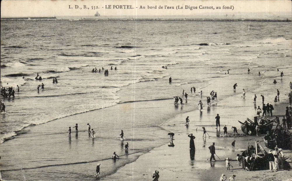 Le Portel — Am Wasser (La Digue Carnot, im Hintergrund) — L. D., B., 552 - Vorderseite