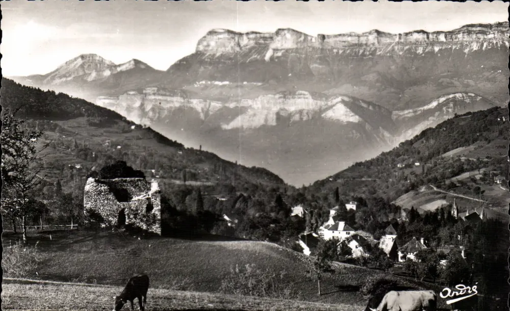 Die schönen französischen Alpen — Allgemeine Ansicht von Theys (Isère), im Hintergrund das Plateau der Petites Roches — Édition d'Art Grenoble, n° 3017 - Vorderseite