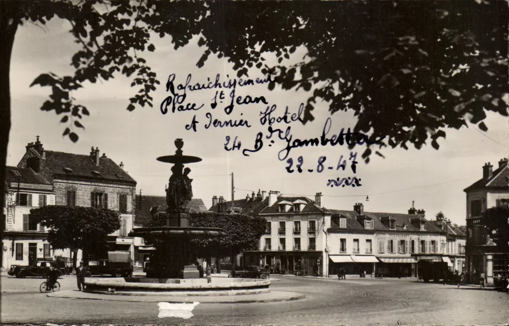 Melun — Praça Saint-Jean com fonte — Editor GREAT, n°19 - Frente