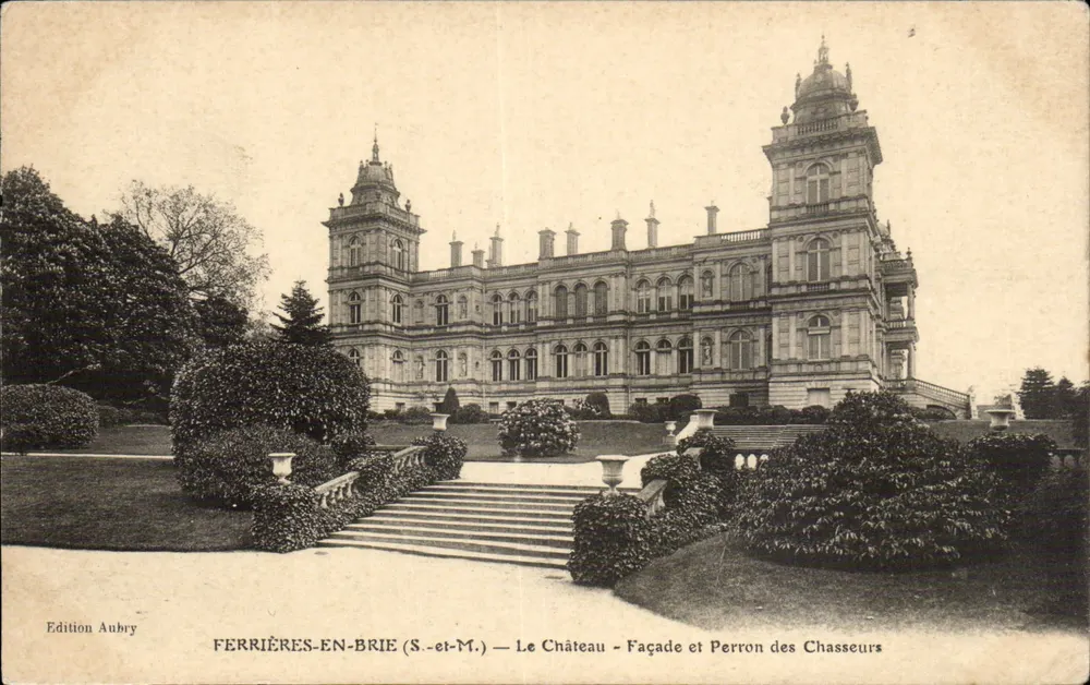 Ferrières-en-Brie — O Castelo — Fachada e Pergolado dos Caçadores — Edição Aubry - Frente