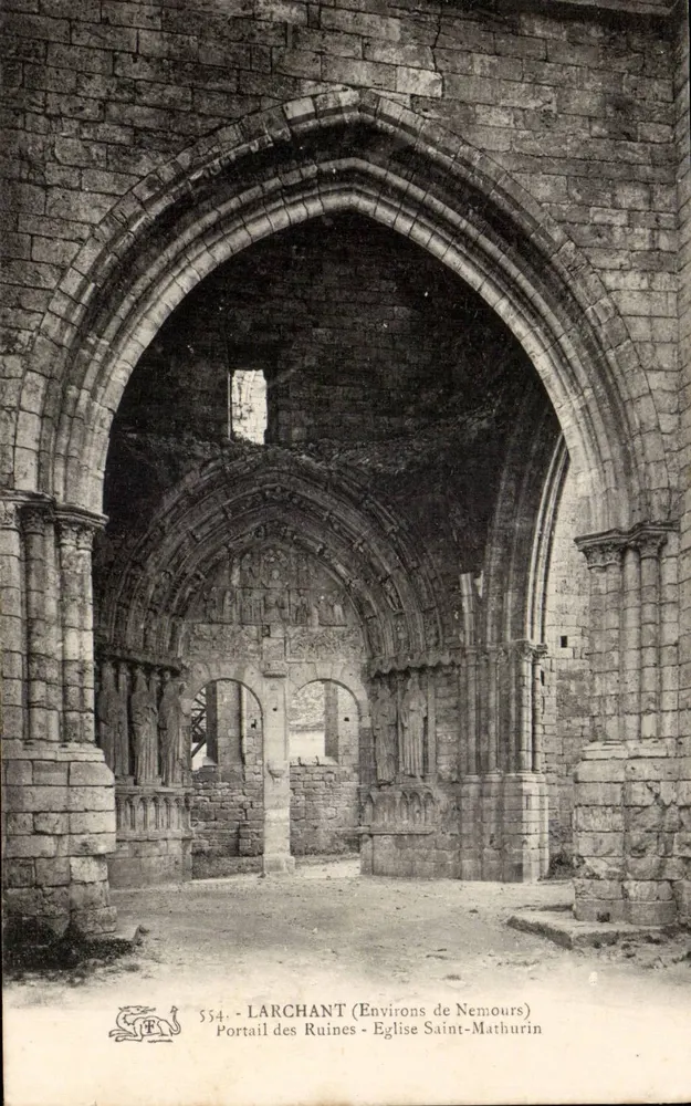 Larchant (Umgebung von Nemours) — Portal der Ruinen - Kirche Saint-Mathurin — Verleger: , Nr. 554 - Vorderseite