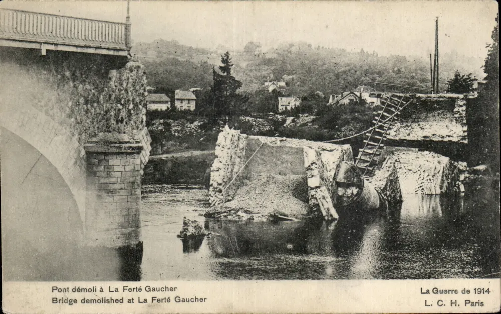 ला फर्टे-गॉशर में ध्वस्त पुल - 1914 के युद्ध के दौरान ध्वस्त - एल. सी. एच. पेरिस - आगे