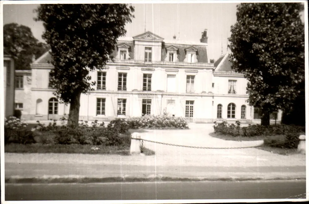 Combs-la-Ville — Schloss der Tresnaye (früher Schloss Montarnelle) — Verlag nicht sichtbar - Vorderseite
