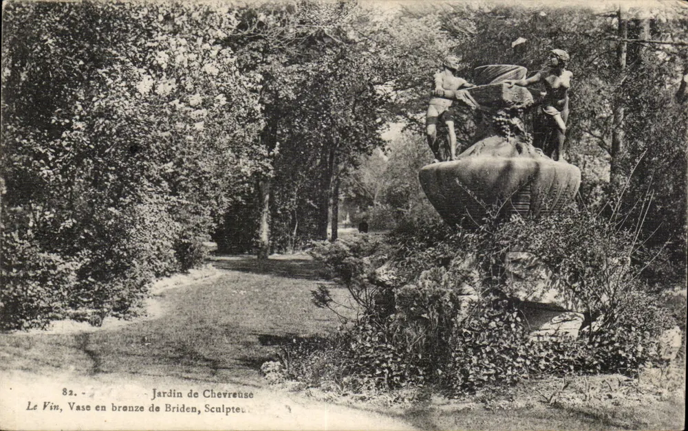 Jardim de Chevreuse — O Vinho, Vaso em bronze de Briden, Escultor — n°82 - Frente