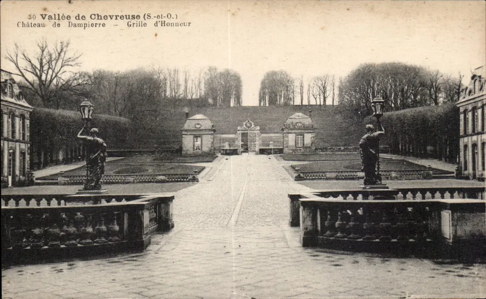 Vale de Chevreuse (S.-et-O.) — Castelo de Dampierre — Grade de Honra - Frente