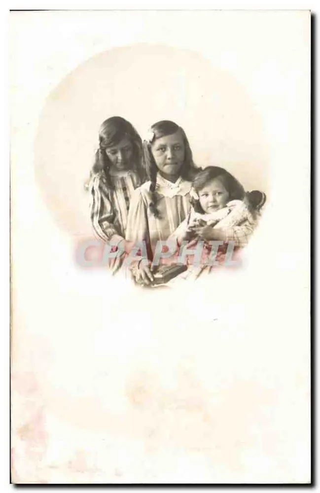 Drei junge Mädchen — Schwarz-Weiß-Fotografie — unbekannter Verlag - Vorderseite