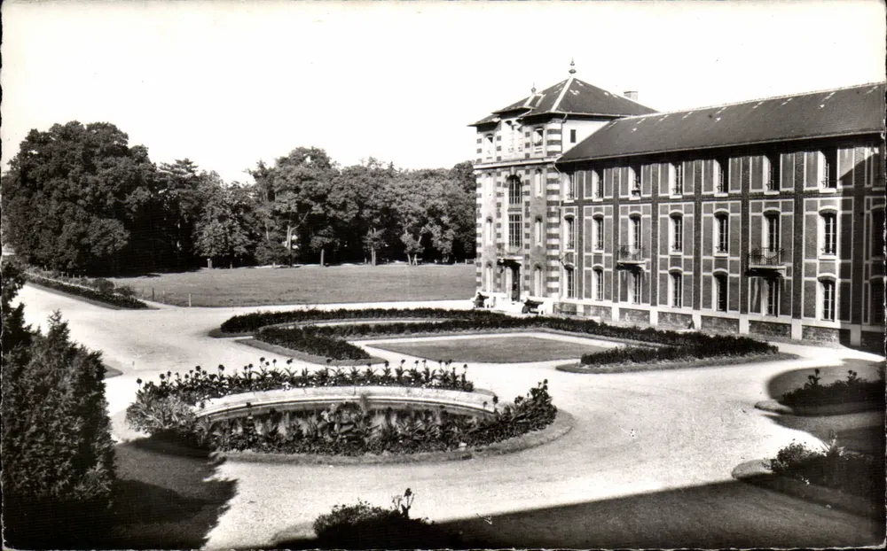 Nationales Kuraufenthaltsheim Vésinet — Ehrenhof und « Grün Teppich » — Verlag Beaujean, Vésinet - Vorderseite