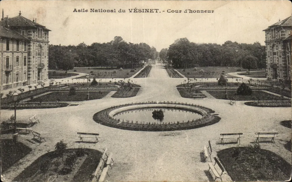 Asilo Nacional del VÉSINET - Cours d'honneur - Anverso