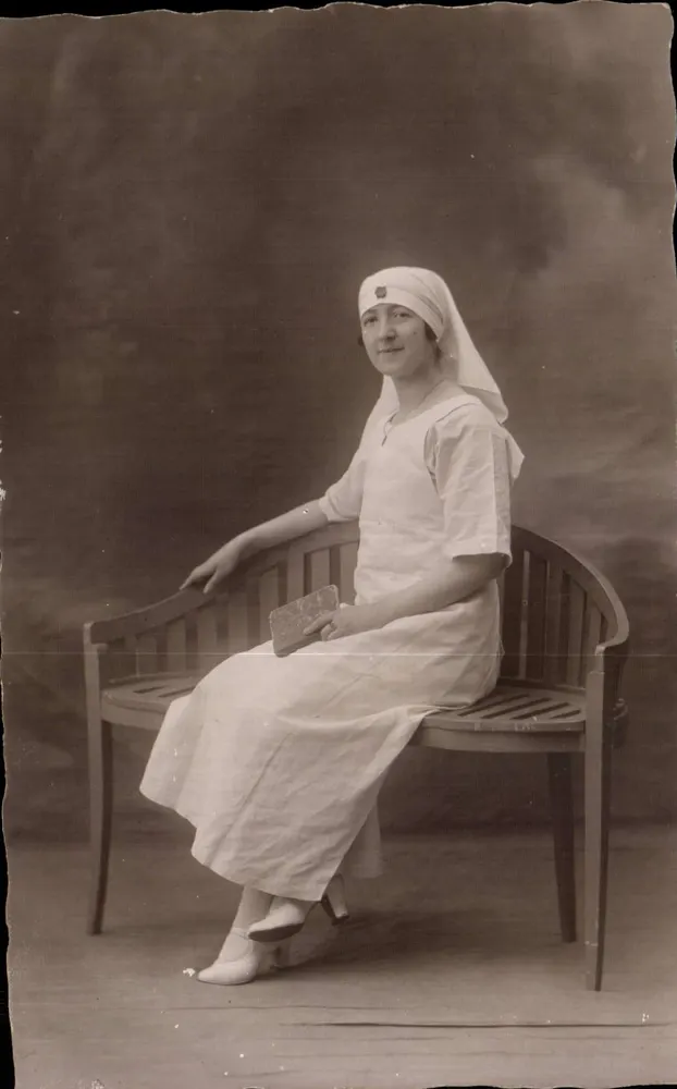 Schwester — Photo d'Art, 71, Avenue d'Orléans, Paris — n°110 - Vorderseite