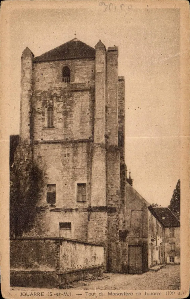 Jouarre (S.-et-M.) — Turm des Klosters Jouarre (9. Jahrhundert) - Vorderseite
