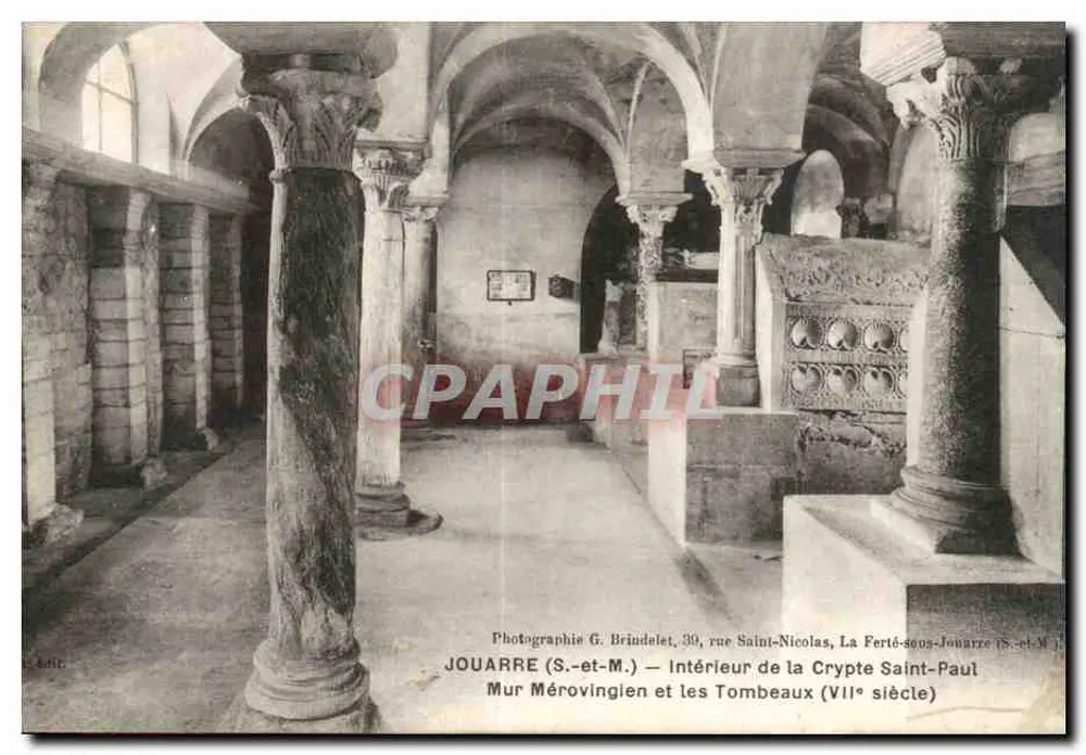 Jouarre (S.-et-M.) — Innenansicht der Kirchenschiff-Krypta Saint-Paul — Merowingischer Mauerabschnitt und Grabstätten (7. Jahrhundert) — Photographie G. Brindelet, 30, rue Saint-Nicolas, La Ferté-sous-Jouarre (S.-et-M.) - Vorderseite