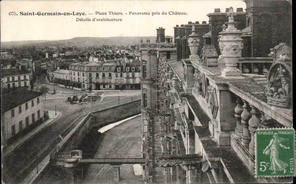 Saint-Germain-en-Laye — Place Thiers — Panoramabild vom Schloss. Architektonische Details — Verlag: C. P. A. Nr. 075 - Vorderseite
