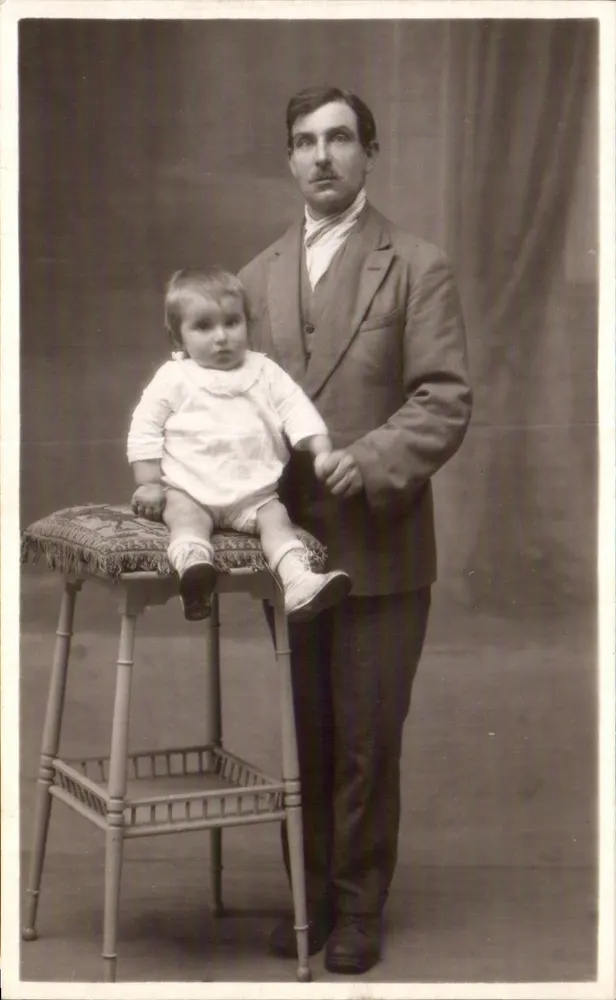 Porträt eines Mannes und eines Babys — Studio - Vorderseite