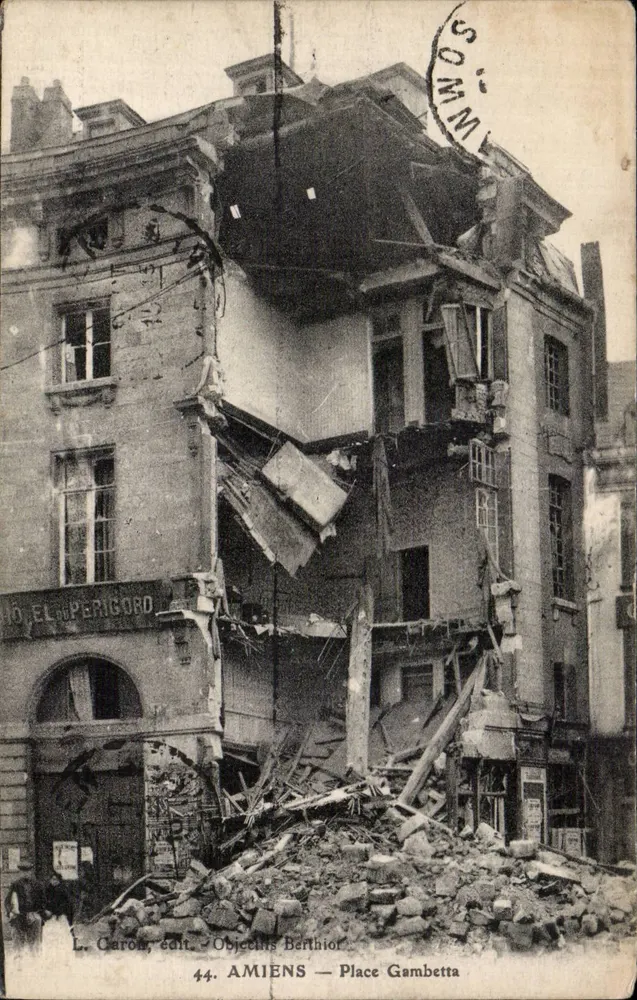 Amiens — Praça Gambetta — Demolição de um edifício — L. Caron, editor — Objectifs Berthior, n°44 - Frente