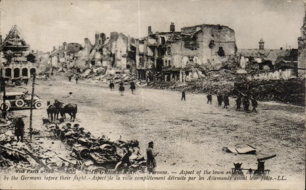 Peronne — Aspecto da cidade completamente destruída pelos alemães antes de sua fuga — Visé Paris n°853 - Frente