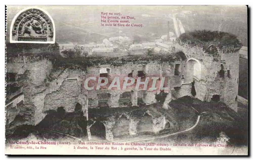 Coucy-le-Château (Aisne) — Innenansicht der Ruinen des Schlosses (13. Jahrhundert) — Die Halle der Geschenke und der Teufelturm - Vorderseite