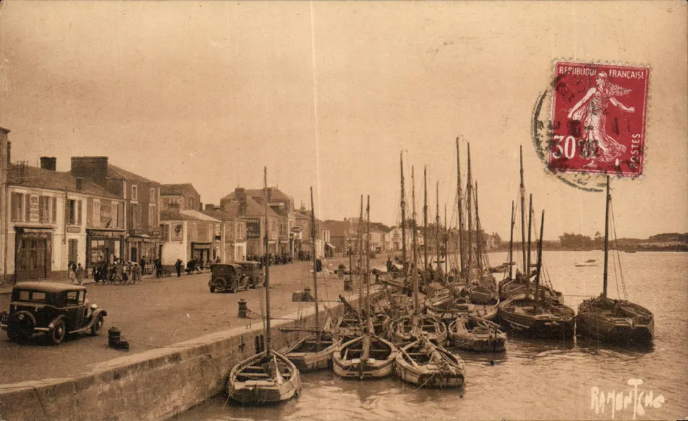 Porto de Saint-Gilles-sur-Vie — vista do cais e dos barcos — Edições Artísticas Raymond Bergevin - Frente