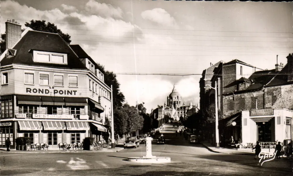 Lisieux — Avenue Sainte-Thérèse mit der Basilika — Éditions Gaby - Vorderseite