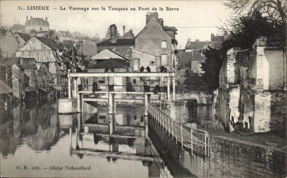 Lisieux — Das Weben auf der Touques am Pont de la Barre — O. B. Verlag — Tribouillard Cliché - Vorderseite