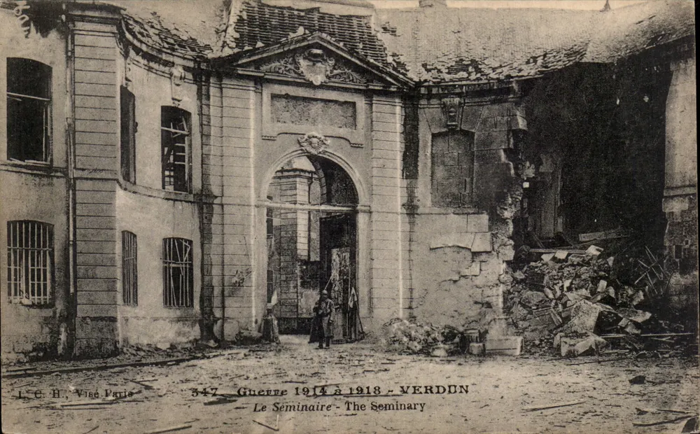 Verdun — O Seminário destruído — L.C.H. Visé Paris, n° 547 - Frente