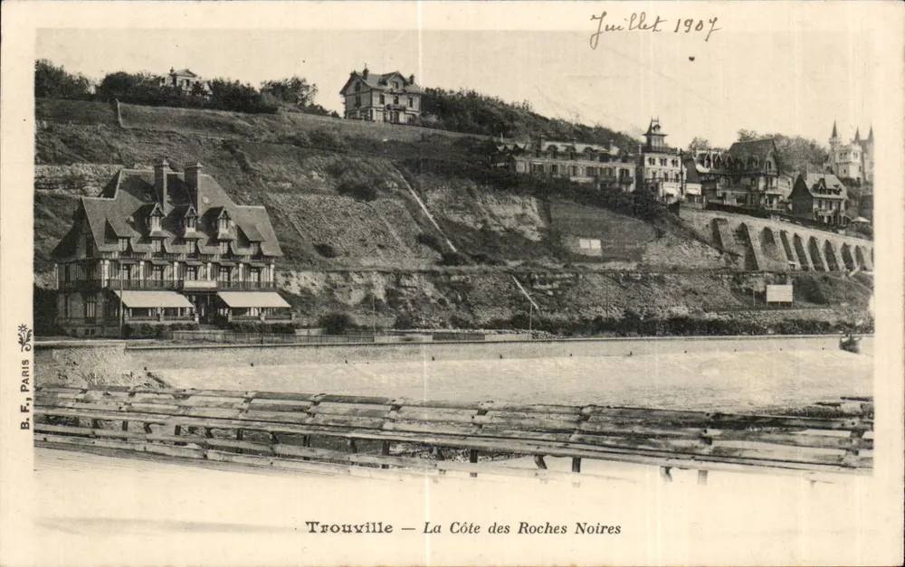Trouville — Die Küste der Schwarzen Felsen — B. F. PARIS 70 - Vorderseite