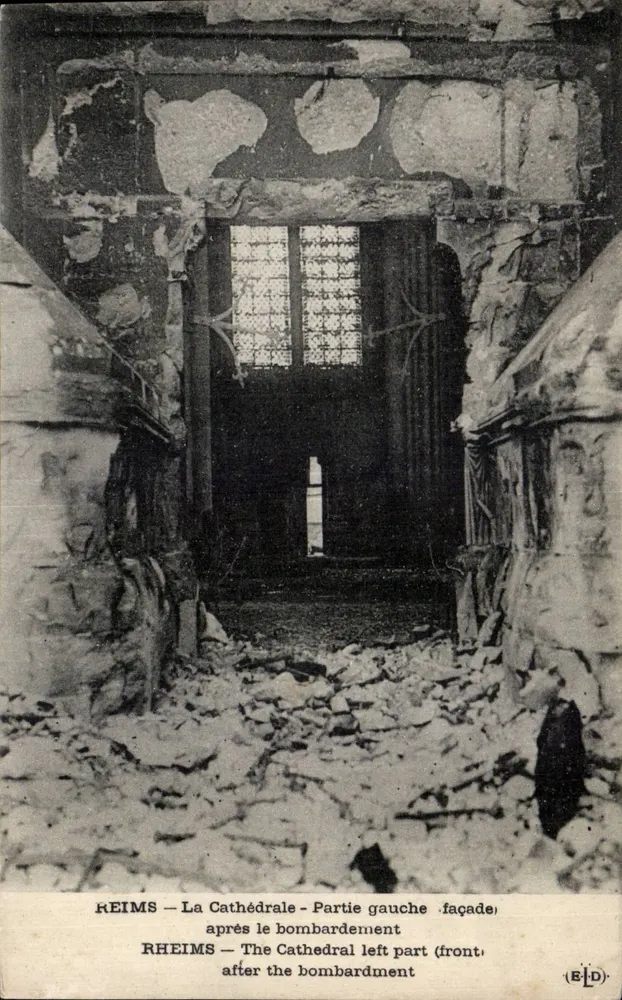 Reims — Die Kathedrale — Linker Teil (Fassade) nach dem Bombenangriff — (E-L-D) - Vorderseite