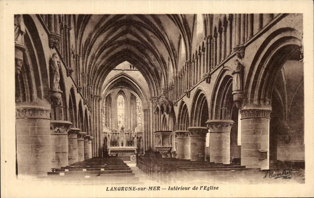 Langrune-sur-Mer — Interior da Igreja — J. Combres - Frente