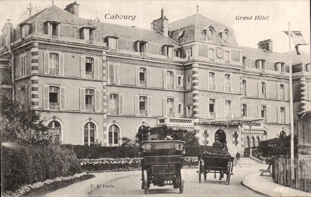 Cabourg — Grand Hôtel — V. P. Paris - Frente