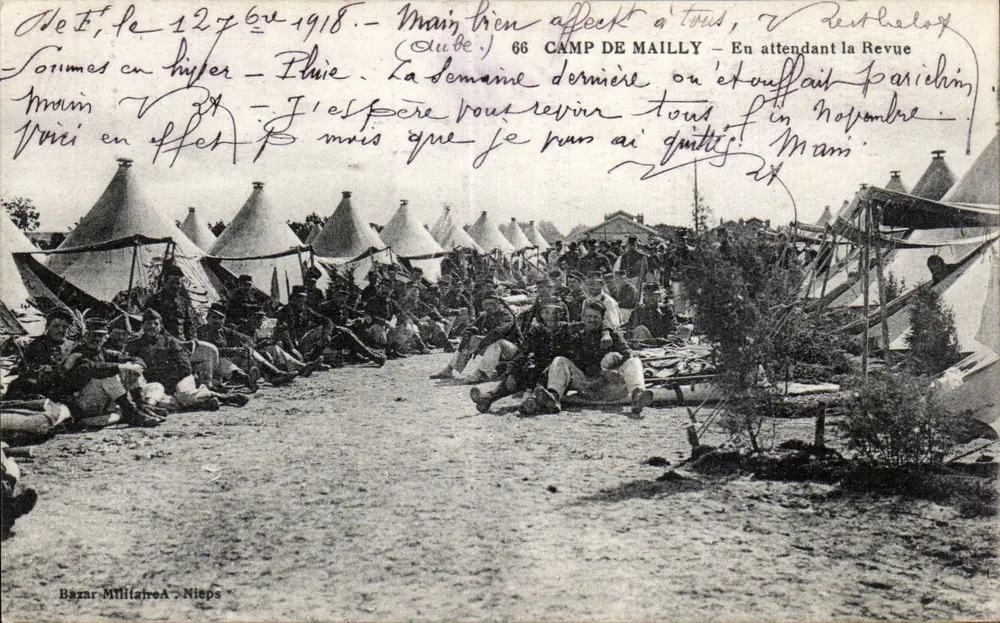 Camp Mailly — Soldaten warten auf die Inspektion — Bazar Militaire Nieps - Vorderseite