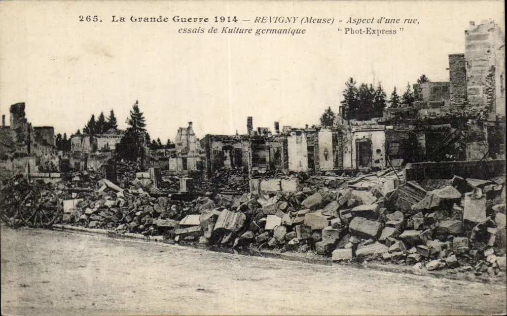 Revigny (Meuse) — Ansicht einer Straße nach den Zerstörungen des Ersten Weltkriegs 1914 — Phot-Express, n° 265 - Vorderseite