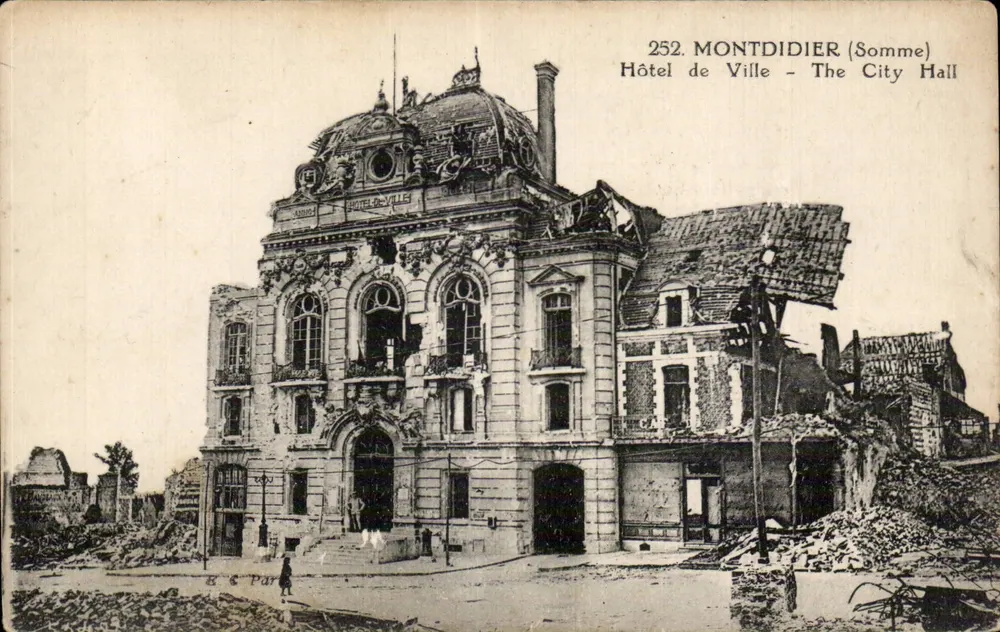 Montdidier (Somme) — Rathaus zerstört — Verleger E. & C. Par - Vorderseite