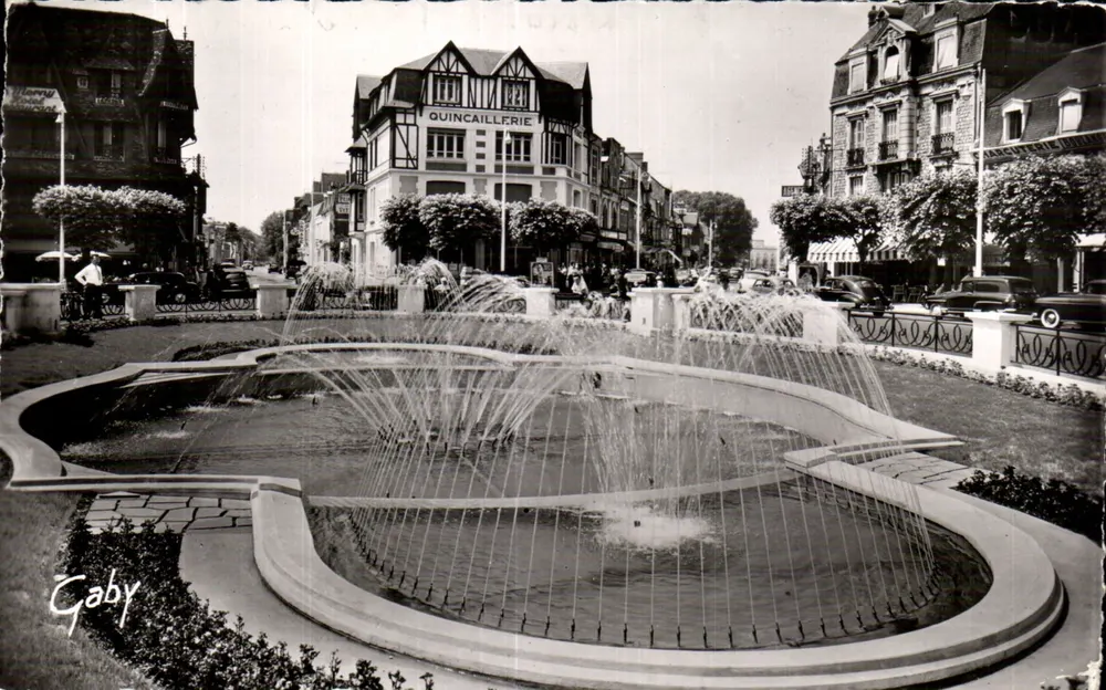 Place Morny — Deauville — Éditions Gaby - Frente