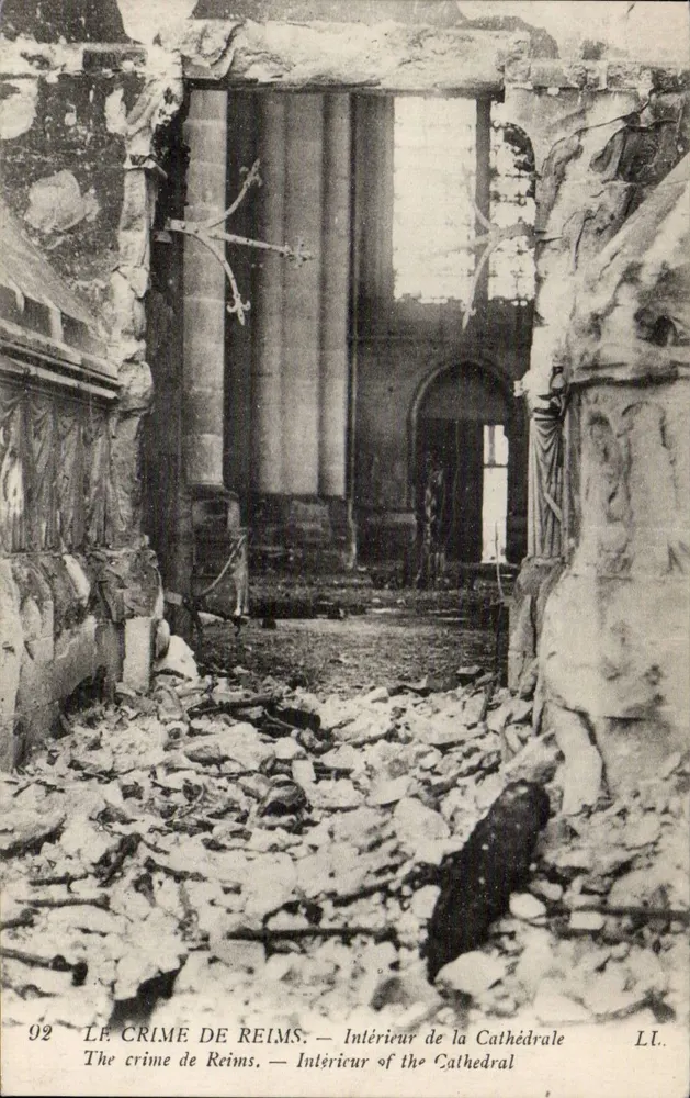 Reims — Innenraum der Kathedrale nach den Zerstörungen — Édia Paris-Versailles n°92 - Vorderseite