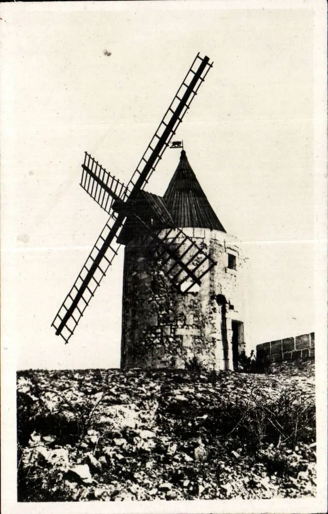 O Molino de Daudet — Arredores de Arles — Edições Daudet - Frente