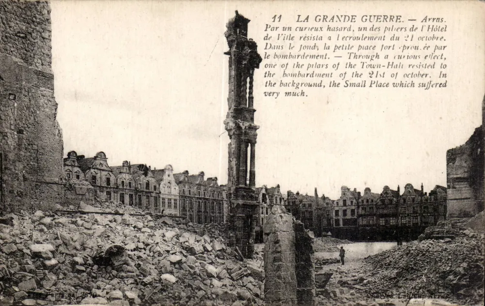 Arras — Ruinen des Rathauses nach dem Bombenangriff am 21. Oktober — Lev. & Cie, Arras - Vorderseite
