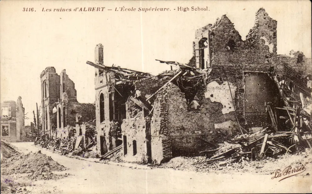 As ruínas de ALBERT — A Escola Superior - High School — La Penne - Frente