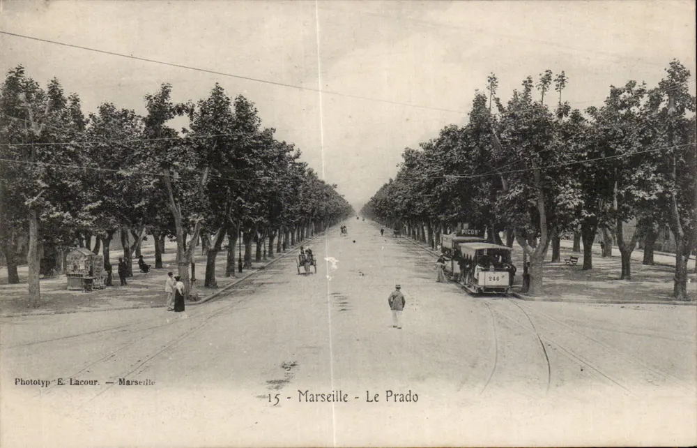 Marseille - Le Prado — vista da rua cercada de árvores com trêmio — Phototyp E. Lacour - Marseille - Frente
