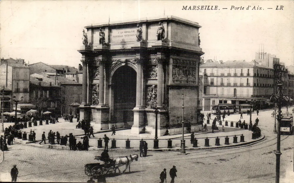 Marselha — Porta de Aix — LR - Frente