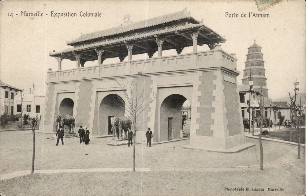 Marsella - Exposición Colonial — Puerta de Annam — Fototipia E. Lacour Marsella - Anverso