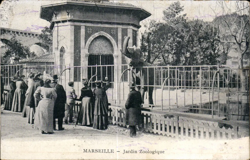 Marseille — Jardin Zoologique — entrée avec statue d'éléphant - Recto