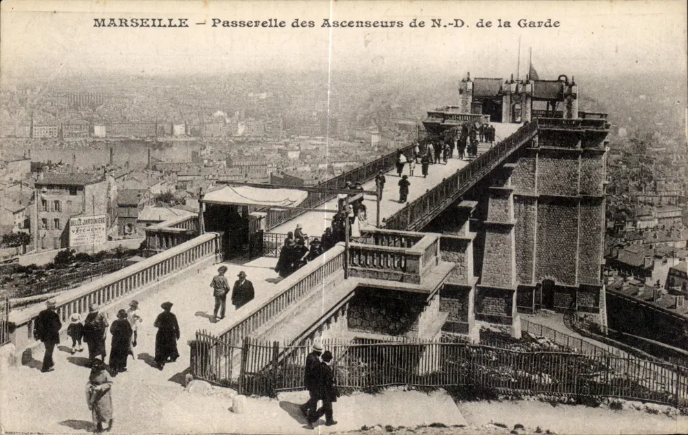 Marseille — Brücke der Aufzüge der Notre-Dame de la Garde - Vorderseite