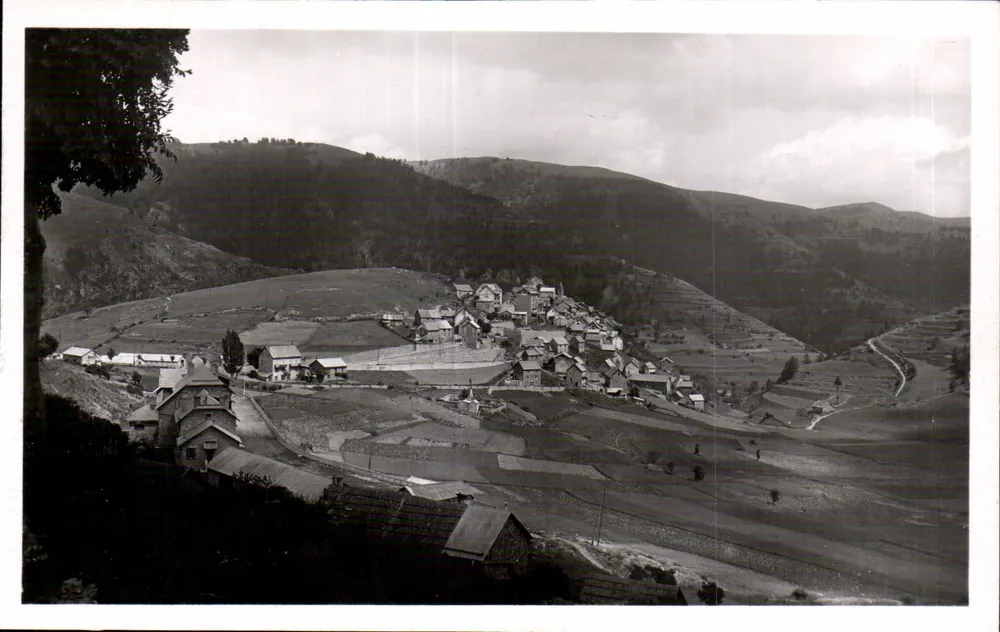 Beuil (alt. 1.454 m.) — Vista tirada da estrada de Valberg — Edições de Cigogne, Nice - Frente