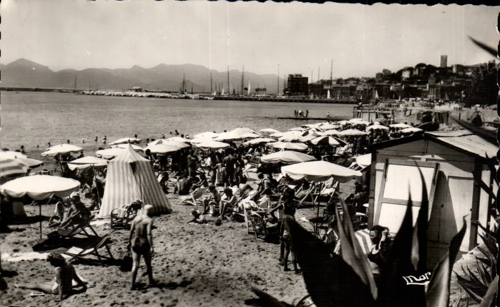 Cannes - A Praia — A Costa Azul — Edições da Costa Azul - Frente