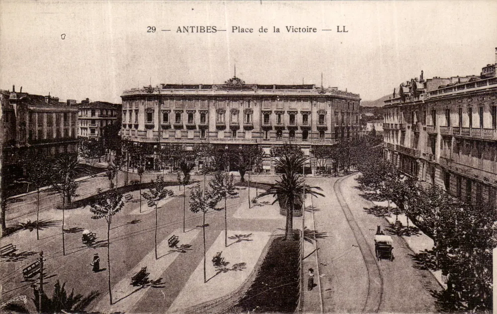 Antibes — Praça da Vitória — LL - Frente